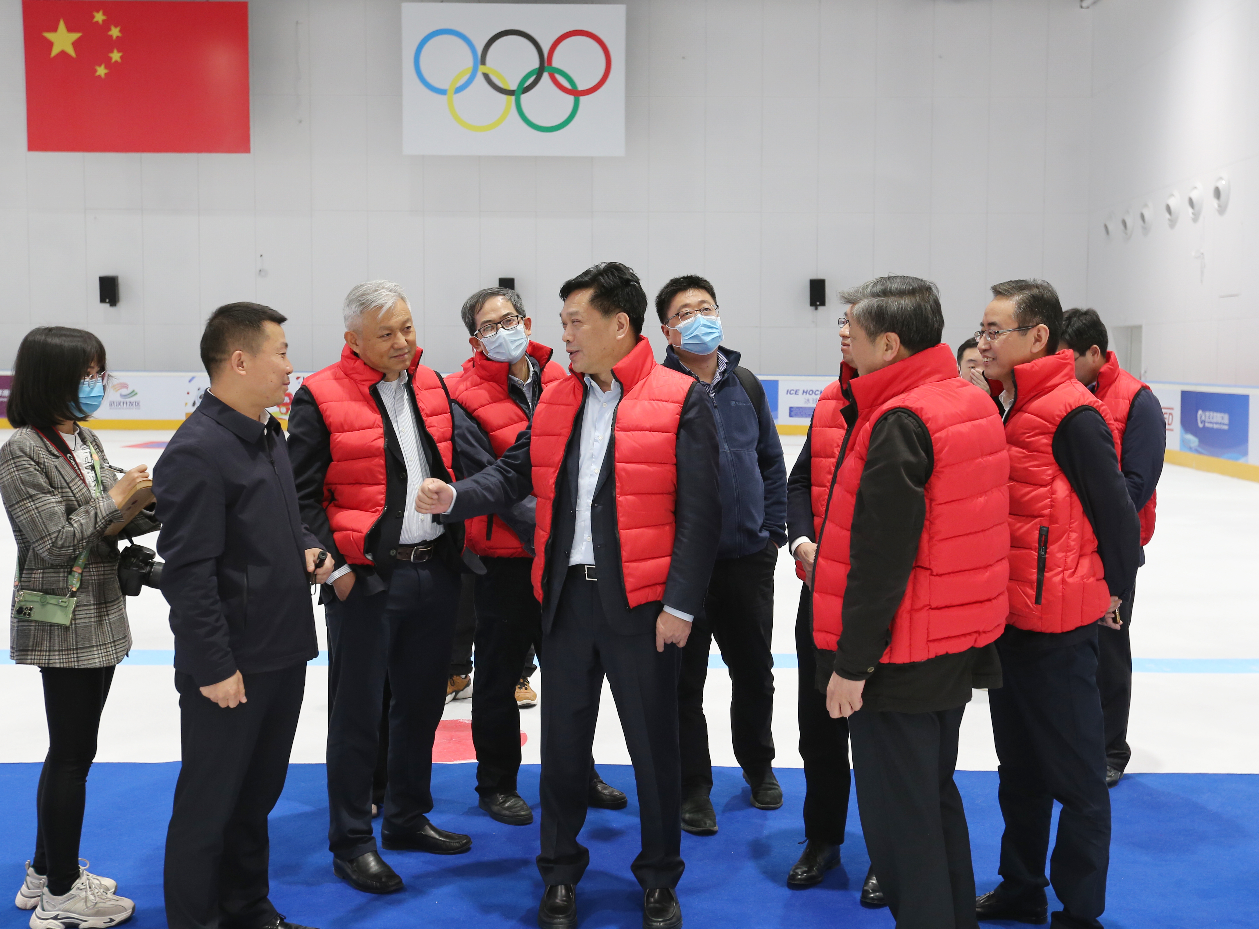 李建明調(diào)研武漢國際體育文化交流中心——冰場項目建設(shè)