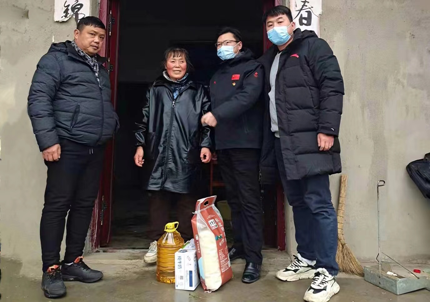 歲末寒冬送溫暖 公司領(lǐng)導(dǎo)赴鄉(xiāng)村振興結(jié)對(duì)村開展調(diào)研和走訪慰問(wèn)