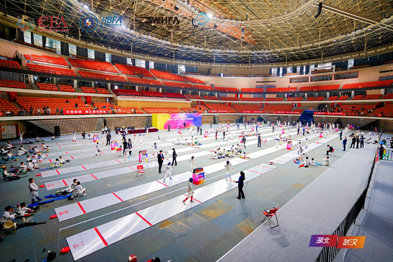 2025年“楚天杯”湖北省青少年擊劍聯(lián)賽在中國(guó)車谷·武漢體育中心圓滿落幕
