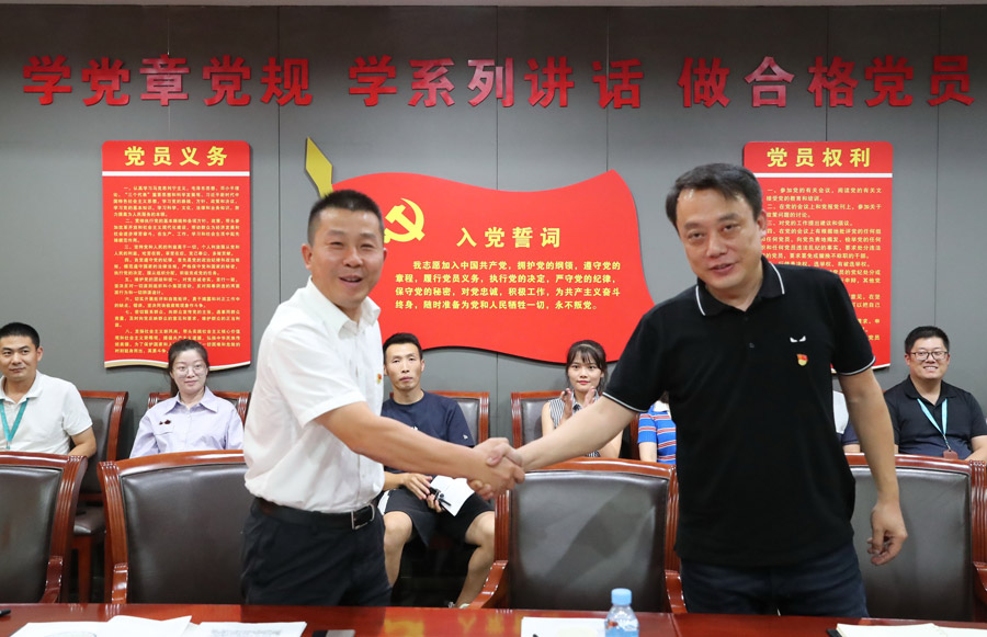 不忘入黨初心 回顧入黨歷程 ▏二支部召開“兩重溫兩重訪”活動(圖8) 不忘入黨初心 回顧入黨歷程 ▏二支部召開“兩重溫兩重訪”活動(圖8)