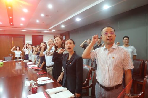 武漢體育中心組織開(kāi)展 “七一”專(zhuān)題“支部主題黨日”活動(dòng)(圖2) 武漢體育中心組織開(kāi)展 “七一”專(zhuān)題“支部主題黨日”活動(dòng)(圖2)