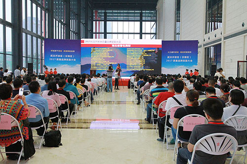 武體中心獲“標(biāo)準(zhǔn)研制企業(yè)”榮譽(yù)稱號(hào)(圖3) 武體中心獲“標(biāo)準(zhǔn)研制企業(yè)”榮譽(yù)稱號(hào)(圖3)