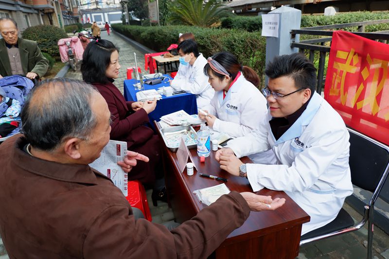 【紅色物業(yè)】"紅色物業(yè)",一顆"紅心"點(diǎn)亮"民心"(圖1) 【紅色物業(yè)】"紅色物業(yè)",一顆"紅心"點(diǎn)亮"民心"(圖1)