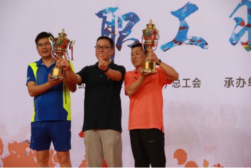 2017“車都建投杯”武漢開發(fā)區(qū)(漢南區(qū)) 職工羽毛球賽圓滿結(jié)束(圖2) 2017“車都建投杯”武漢開發(fā)區(qū)(漢南區(qū)) 職工羽毛球賽圓滿結(jié)束(圖2)