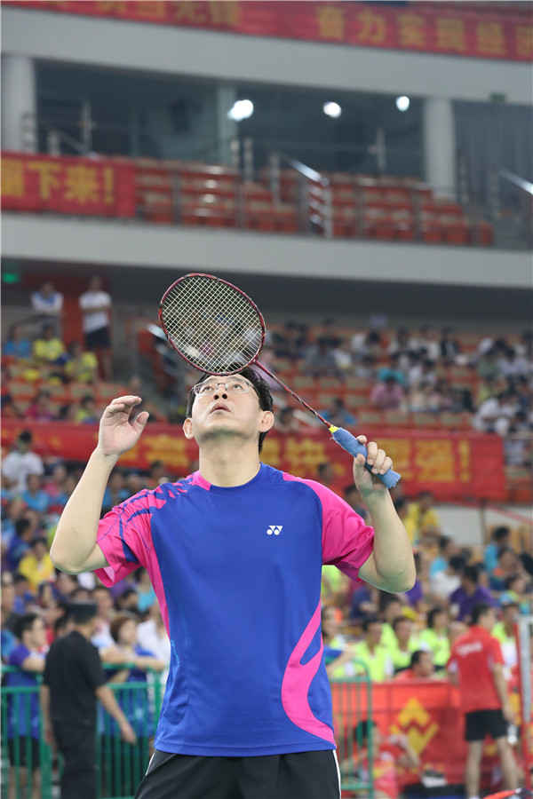 車都舉辦全區(qū)職工羽毛球比賽 在國際比賽場館揮拍(圖2) 車都舉辦全區(qū)職工羽毛球比賽 在國際比賽場館揮拍(圖2)