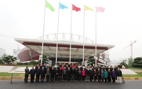 市老領(lǐng)導(dǎo)參觀考察武漢體育中心(圖7) 市老領(lǐng)導(dǎo)參觀考察武漢體育中心(圖7)