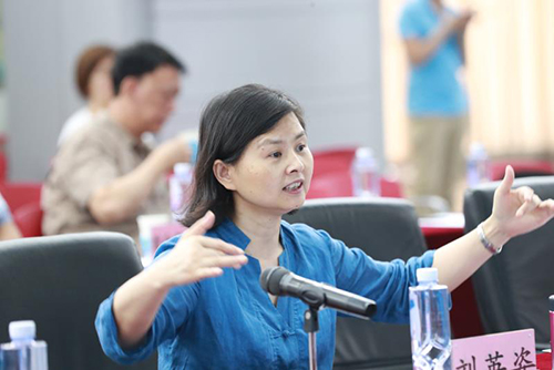 劉英姿來體育中心考察七軍會場館建設(圖3)