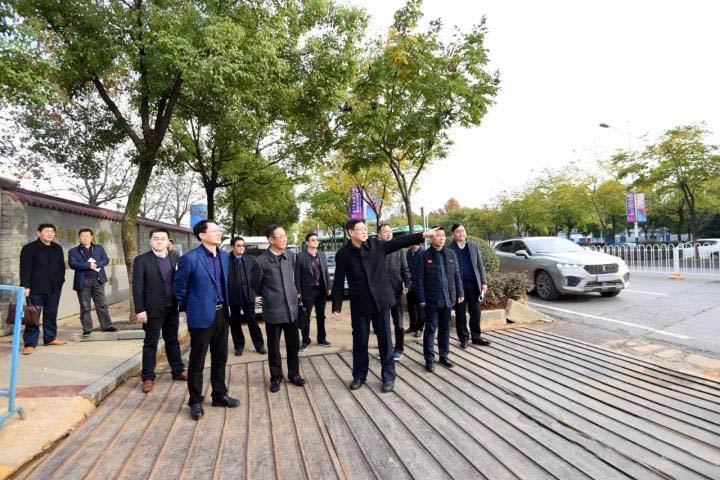 胡亞波現(xiàn)場調(diào)研推進(jìn)軍運(yùn)會(huì)改造項(xiàng)目建設(shè)(圖5)