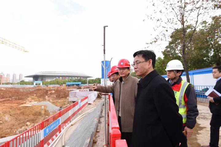 胡亞波現(xiàn)場調(diào)研推進(jìn)軍運(yùn)會(huì)改造項(xiàng)目建設(shè)(圖4)