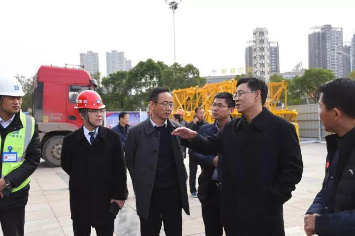 胡亞波現(xiàn)場調(diào)研推進(jìn)軍運(yùn)會(huì)改造項(xiàng)目建設(shè)(圖2)