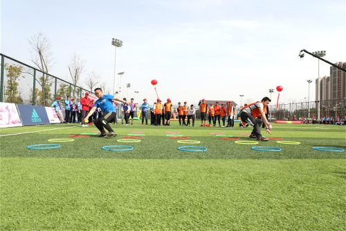 武漢體育中心舉辦2018趣味運(yùn)動(dòng)會(huì)(圖3) 武漢體育中心舉辦2018趣味運(yùn)動(dòng)會(huì)(圖3)