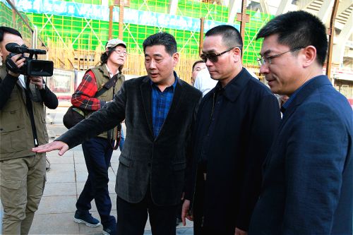 軍運(yùn)會執(zhí)委會主任楊劍調(diào)研武漢體育中心軍運(yùn)會場館建設(shè)(圖5) 軍運(yùn)會執(zhí)委會主任楊劍調(diào)研武漢體育中心軍運(yùn)會場館建設(shè)(圖5)