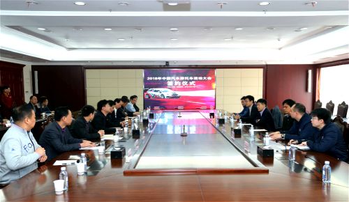 引擎轟鳴，賽車狂飆 “鐵馬”今年十一開賽</br>“車都”將上演現(xiàn)實版“速度與激情”(圖2)