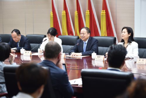 全球最頂尖汽車(chē)賽事“勒芒24小時(shí)耐力賽” 明年來(lái)我區(qū)開(kāi)跑(圖2) 全球最頂尖汽車(chē)賽事“勒芒24小時(shí)耐力賽” 明年來(lái)我區(qū)開(kāi)跑(圖2)