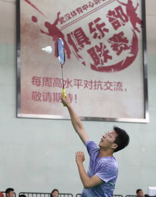 全區(qū)職工羽毛球比賽閉幕(圖3) 全區(qū)職工羽毛球比賽閉幕(圖3)