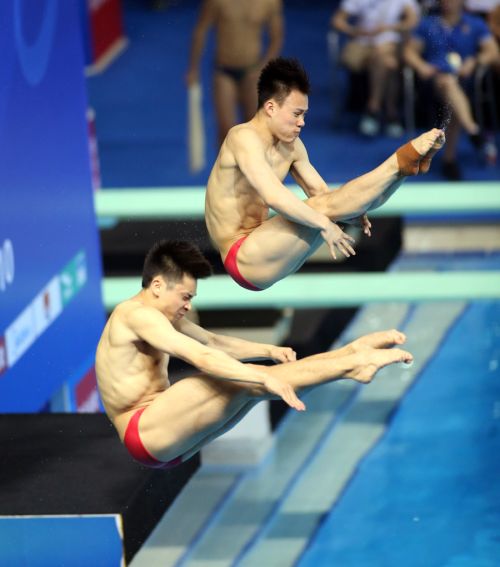 世界杯跳水賽第二日 曹緣/謝思埸險(xiǎn)勝英國組合奪冠(圖1) 世界杯跳水賽第二日 曹緣/謝思埸險(xiǎn)勝英國組合奪冠(圖1)