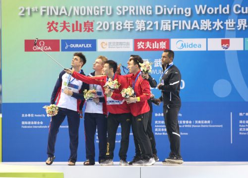 世界杯跳水賽第二日 曹緣/謝思埸險(xiǎn)勝英國組合奪冠(圖4) 世界杯跳水賽第二日 曹緣/謝思埸險(xiǎn)勝英國組合奪冠(圖4)