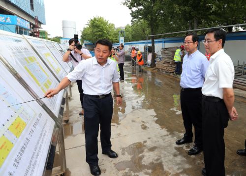 市人大考察軍運(yùn)會(huì)籌備工作(圖6) 市人大考察軍運(yùn)會(huì)籌備工作(圖6)