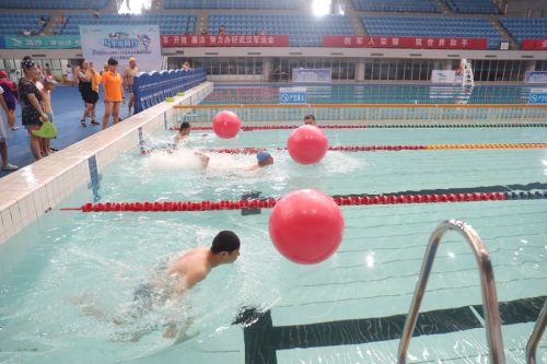 2018全民健身日活動(dòng)暨水上趣味運(yùn)動(dòng)會(huì)在武漢體育中心游泳館清涼收官(圖3) 2018全民健身日活動(dòng)暨水上趣味運(yùn)動(dòng)會(huì)在武漢體育中心游泳館清涼收官(圖3)