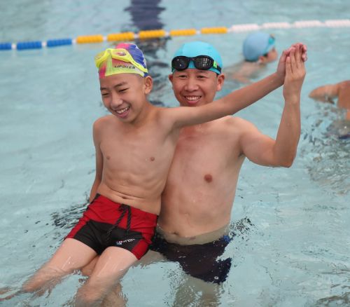 2018全民健身日活動(dòng)暨水上趣味運(yùn)動(dòng)會(huì)在武漢體育中心游泳館清涼收官(圖9) 2018全民健身日活動(dòng)暨水上趣味運(yùn)動(dòng)會(huì)在武漢體育中心游泳館清涼收官(圖9)