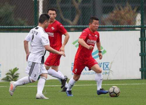 “東風(fēng)本田杯”足球邀請(qǐng)賽開幕 車都綠茵隊(duì)取得開門紅(圖3) “東風(fēng)本田杯”足球邀請(qǐng)賽開幕 車都綠茵隊(duì)取得開門紅(圖3)