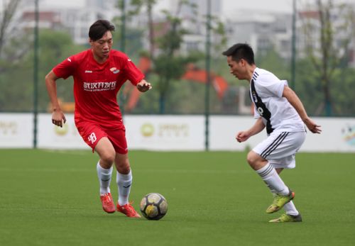 “東風(fēng)本田杯”足球邀請(qǐng)賽開幕 車都綠茵隊(duì)取得開門紅(圖6) “東風(fēng)本田杯”足球邀請(qǐng)賽開幕 車都綠茵隊(duì)取得開門紅(圖6)