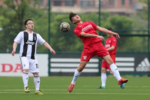 “東風(fēng)本田杯”足球邀請(qǐng)賽開幕 車都綠茵隊(duì)取得開門紅(圖4) “東風(fēng)本田杯”足球邀請(qǐng)賽開幕 車都綠茵隊(duì)取得開門紅(圖4)