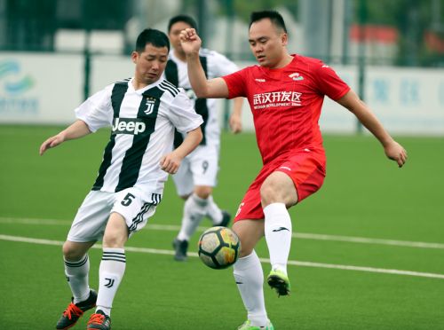 “東風(fēng)本田杯”足球邀請(qǐng)賽開幕 車都綠茵隊(duì)取得開門紅(圖5) “東風(fēng)本田杯”足球邀請(qǐng)賽開幕 車都綠茵隊(duì)取得開門紅(圖5)