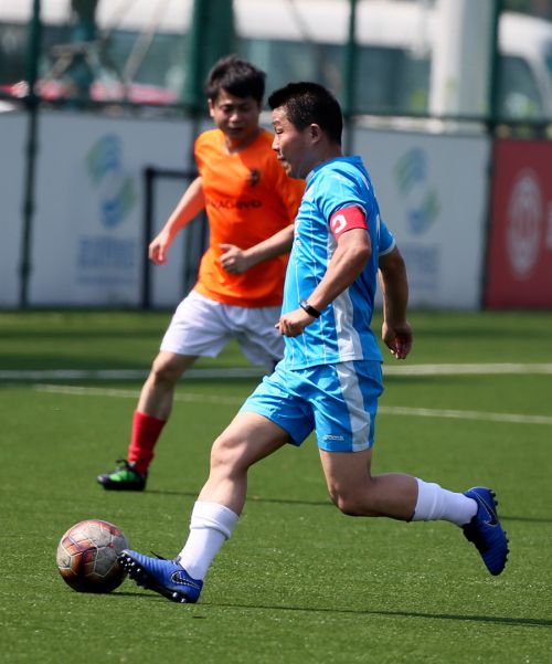 東本杯足球比賽結(jié)束第二輪較量(圖1) 東本杯足球比賽結(jié)束第二輪較量(圖1)