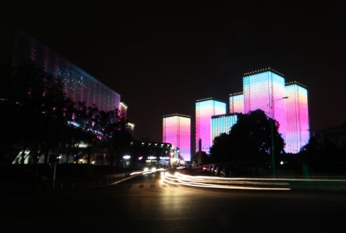 主媒體中心點(diǎn)亮車都夜景(圖6) 主媒體中心點(diǎn)亮車都夜景(圖6)