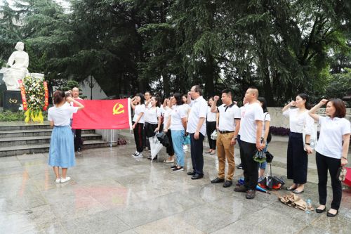 “瞻仰革命先烈 傳承紅色精神” ——公司全體黨員、入黨積極分子參觀向警予烈士陵園(圖3)