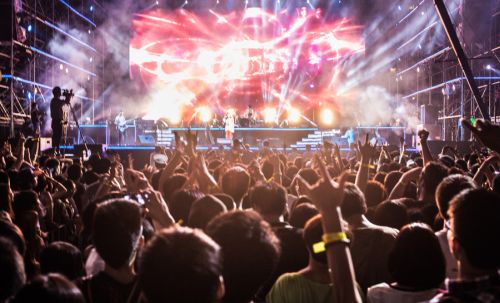 第二屆云游國際音樂節(jié)全陣容曝光！</br>賽車、音樂兩不誤， 華晨宇、草東“山?！毕喾昕胺Q罕見(圖2)