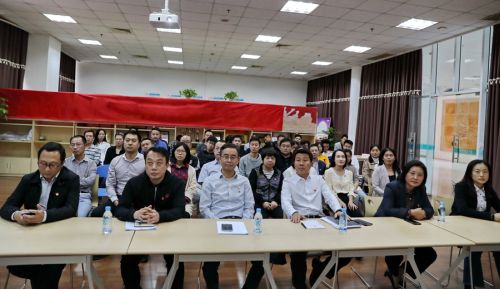 武漢體育中心舉辦第十三期“新時代大講堂”(圖1) 武漢體育中心舉辦第十三期“新時代大講堂”(圖1)