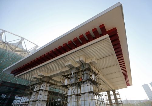四百建設(shè)者奮戰(zhàn)軍運(yùn)會(huì)主場(chǎng)館(圖2) 四百建設(shè)者奮戰(zhàn)軍運(yùn)會(huì)主場(chǎng)館(圖2)