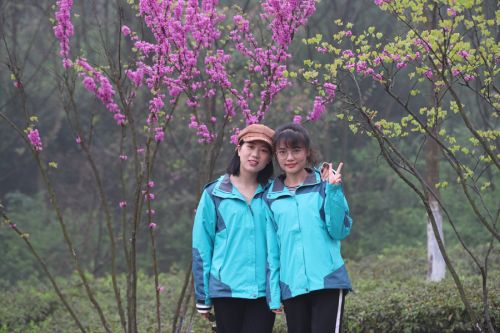 “與軍運同行”徒步活動上演“快閃” 武漢體育中心作為企業(yè)代表隊第一方陣登場(圖4) “與軍運同行”徒步活動上演“快閃” 武漢體育中心作為企業(yè)代表隊第一方陣登場(圖4)