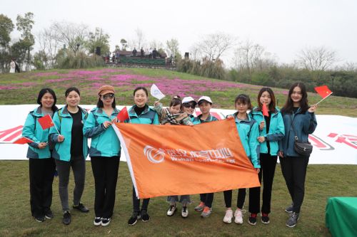 “與軍運同行”徒步活動上演“快閃”  武漢體育中心作為企業(yè)代表隊第一方陣登場(圖14)