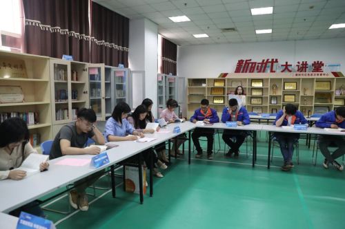 文明迎軍運(yùn) 書(shū)香潤(rùn)武體 武漢體育中心舉辦首屆職工讀書(shū)節(jié)(圖1) 文明迎軍運(yùn) 書(shū)香潤(rùn)武體 武漢體育中心舉辦首屆職工讀書(shū)節(jié)(圖1)