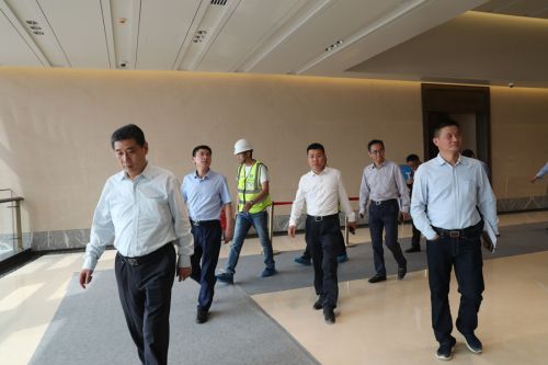 彭浩考察武漢體育中心體育場(chǎng)(圖5) 彭浩考察武漢體育中心體育場(chǎng)(圖5)