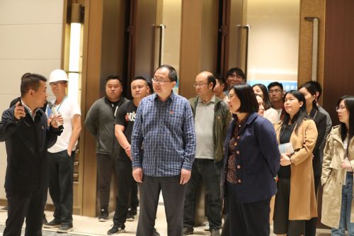 公司組織員工參觀主體育場(圖1) 公司組織員工參觀主體育場(圖1)