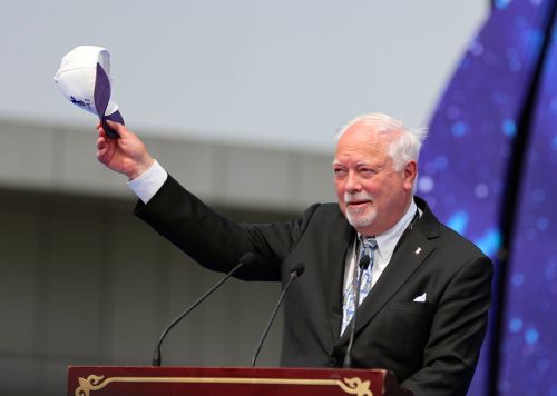 2019國際航聯(lián)世界飛行者大會(huì)在我區(qū)開幕 頂尖飛行員翱翔“天空之城”(圖7) 2019國際航聯(lián)世界飛行者大會(huì)在我區(qū)開幕 頂尖飛行員翱翔“天空之城”(圖7)