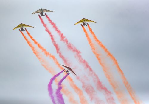 2019國際航聯(lián)世界飛行者大會(huì)在我區(qū)開幕 頂尖飛行員翱翔“天空之城”(圖2) 2019國際航聯(lián)世界飛行者大會(huì)在我區(qū)開幕 頂尖飛行員翱翔“天空之城”(圖2)