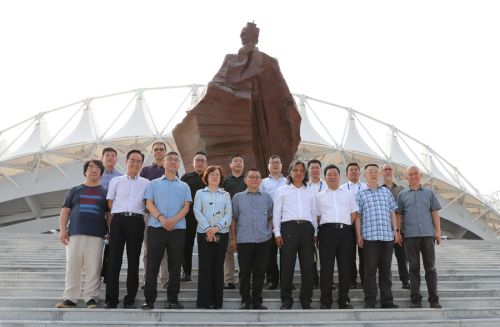 軍運(yùn)會主場館藝術(shù)品通過驗(yàn)收 中國風(fēng)荊楚韻讓人驚艷(圖2) 軍運(yùn)會主場館藝術(shù)品通過驗(yàn)收 中國風(fēng)荊楚韻讓人驚艷(圖2)