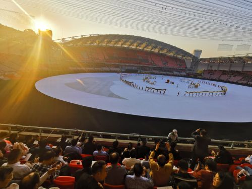 散場后6萬觀眾席沒有垃圾 “武漢式散場”展現(xiàn)城市文明(圖2) 散場后6萬觀眾席沒有垃圾 “武漢式散場”展現(xiàn)城市文明(圖2)