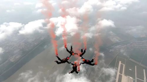 “中國(guó)車都”:被實(shí)力耽誤的“體育特長(zhǎng)生”(圖28) “中國(guó)車都”:被實(shí)力耽誤的“體育特長(zhǎng)生”(圖28)