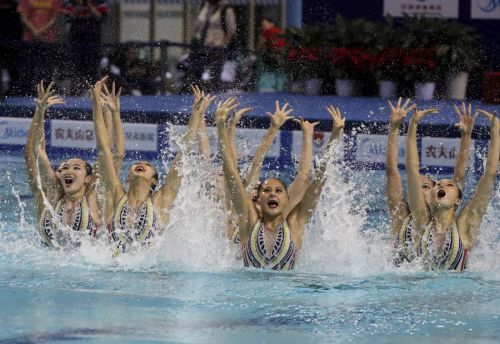 “水上芭蕾”究竟有多美？全國花樣游泳錦標(biāo)賽武漢“綻放”（附精美圖集）(圖6)