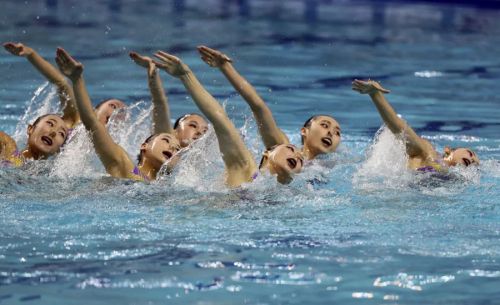 “水上芭蕾”究竟有多美？全國花樣游泳錦標(biāo)賽武漢“綻放”（附精美圖集）(圖4)