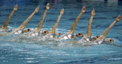 “水上芭蕾”究竟有多美？全國花樣游泳錦標(biāo)賽武漢“綻放”（附精美圖集）(圖3)