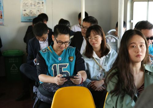 武漢體育中心組織開(kāi)展秋季戶外拓展活動(dòng)(圖1) 武漢體育中心組織開(kāi)展秋季戶外拓展活動(dòng)(圖1)