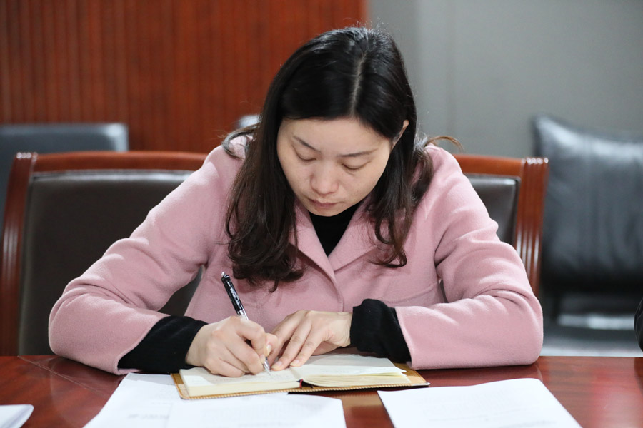 先學(xué)一步 學(xué)深一層   武漢體育中心紀委傳達學(xué)習(xí)十九屆四中全會精神(圖4)