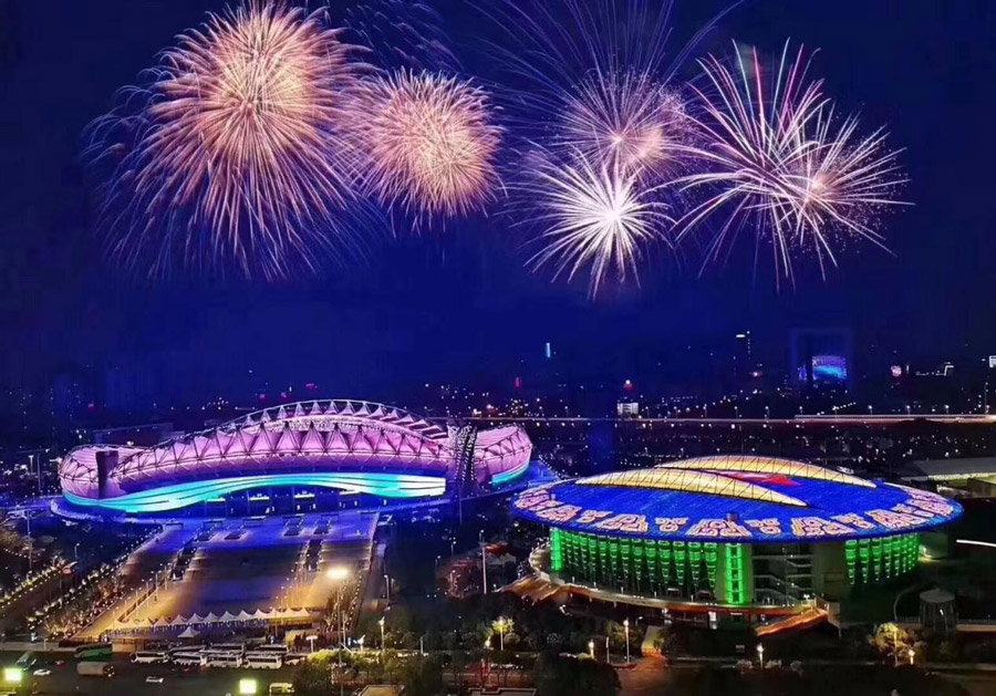 去軍運(yùn)主場(chǎng)館打卡，上賽道體驗(yàn)賽車、坐無(wú)人駕駛汽車 武漢版“速度與激情”下周正式上映(圖1)